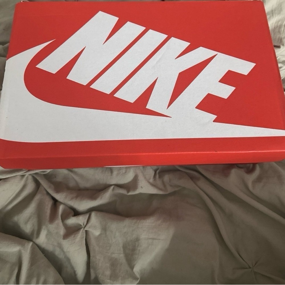 Nike Men's Green and White Sneakers - Picture 6 of 7